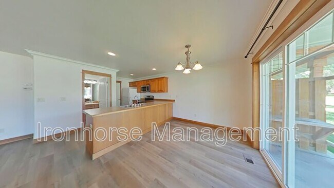 Building Photo - 5471 Glenellen Dr