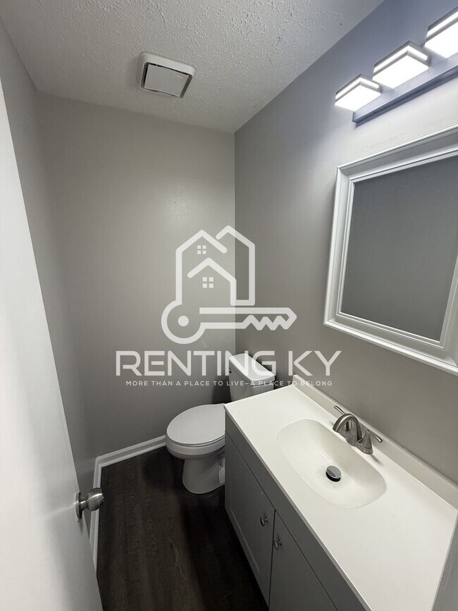 Building Photo - Updated 2-Bed, 1.5-Bath Townhome!