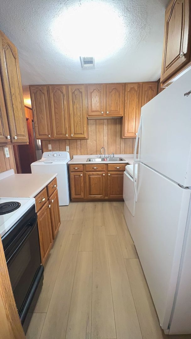 Building Photo - 806 S 11th St