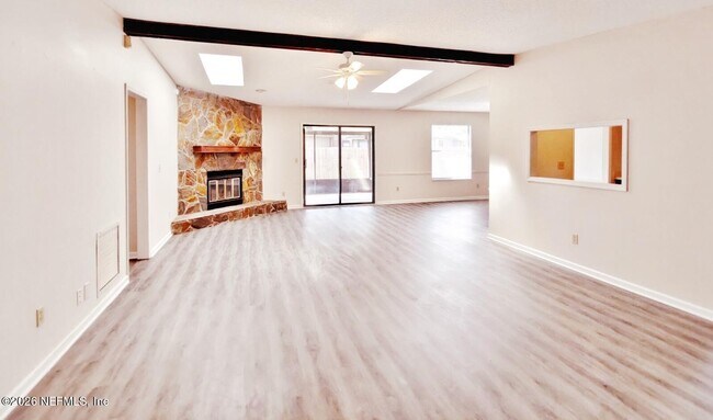 Building Photo - 8371 Cross Timbers Dr E