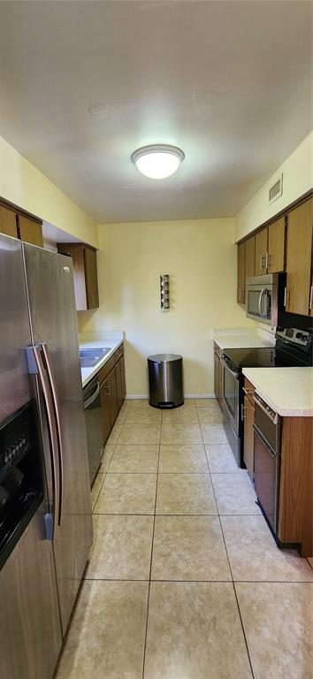 Building Photo - 223 Crown Oaks Way