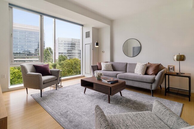 Primary Photo - 2 Earhart St