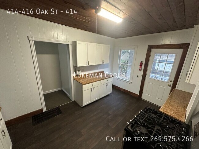 Building Photo - 414-416 Oak St-414