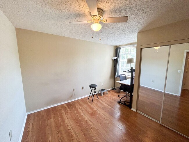 Building Photo - 3705 SW 27th St