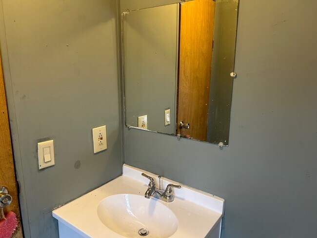 Building Photo - 201 Williams Cir