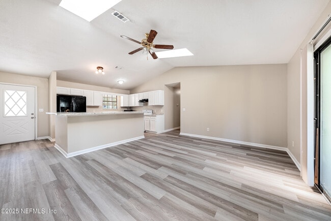 Building Photo - 3920 Sans Pareil St