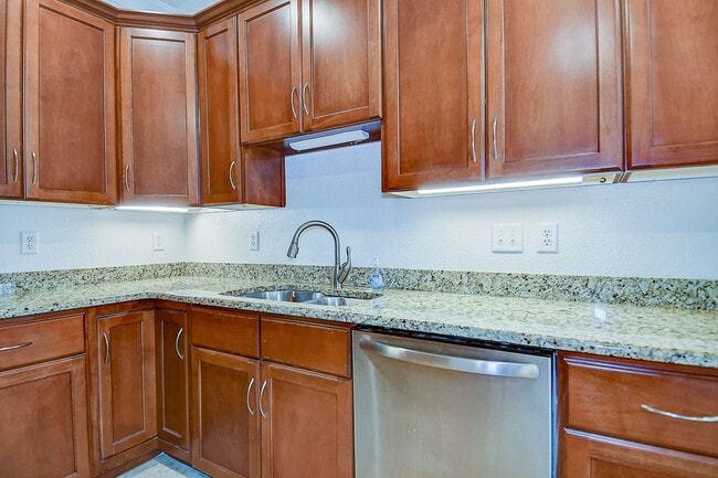 Building Photo - CHICKS BEACH CONDO FOR RENT - VIRGINIA BEACH!