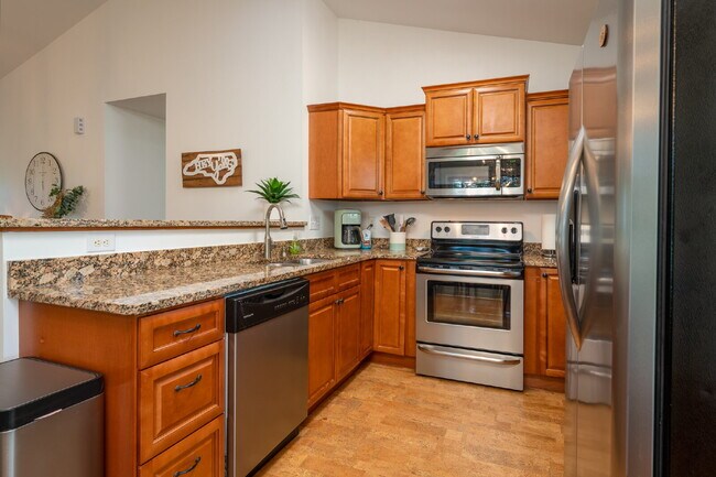 Building Photo - Mountain Lux Home - Centrally Located in B...