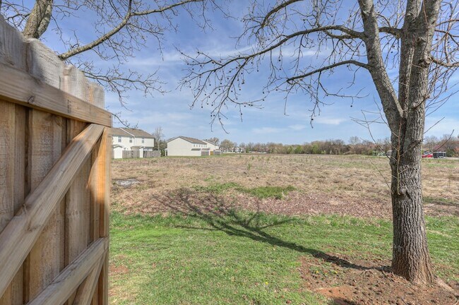 Building Photo - 240 Arapaho Dr