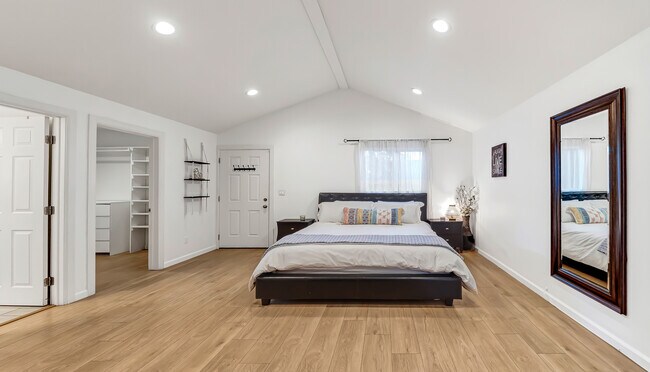 Building Photo - 7700 Oakdale Ave