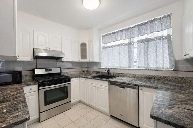 Building Photo - 68-51-68-53 Clyde St