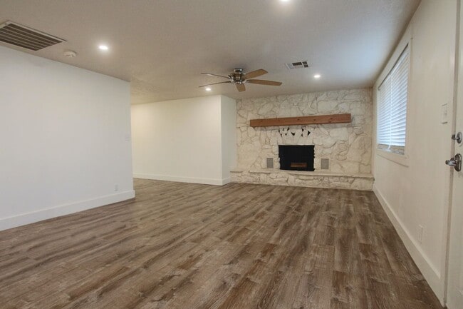 Building Photo - Downtown Washington - (Approved) Pet Optional