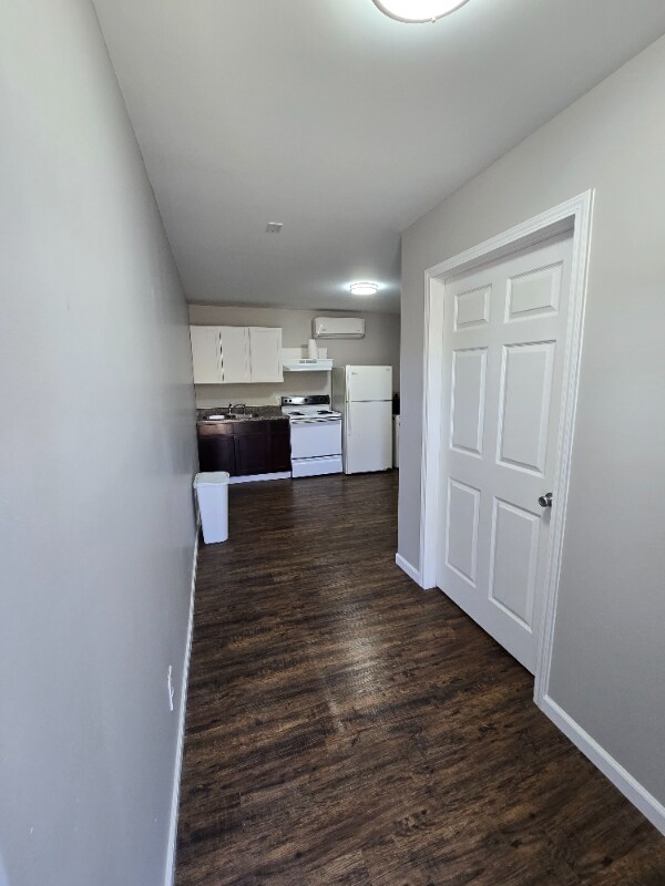 Building Photo - 215 N Harrisburg Ave