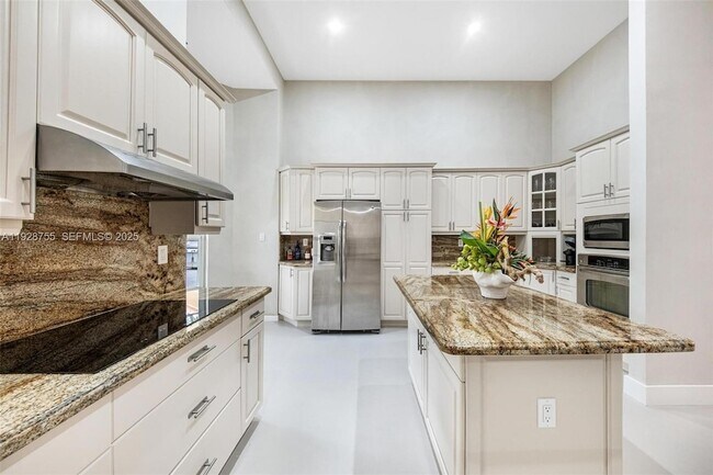 Building Photo - 1033 Almeria Ave