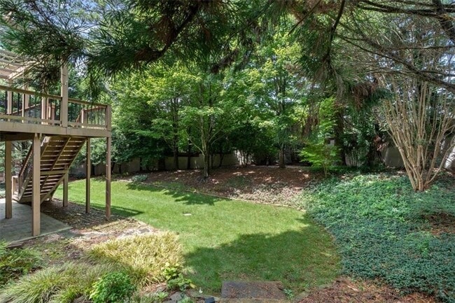 Building Photo - 350 Wembley Cir