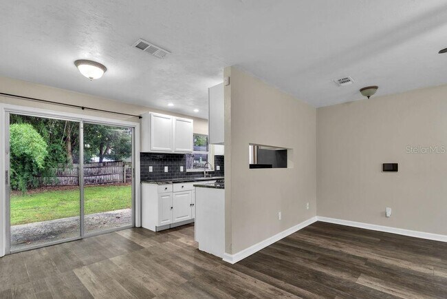 Building Photo - 5031 NW 28th Terrace
