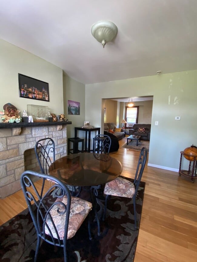 Building Photo - 405 Edgemont St