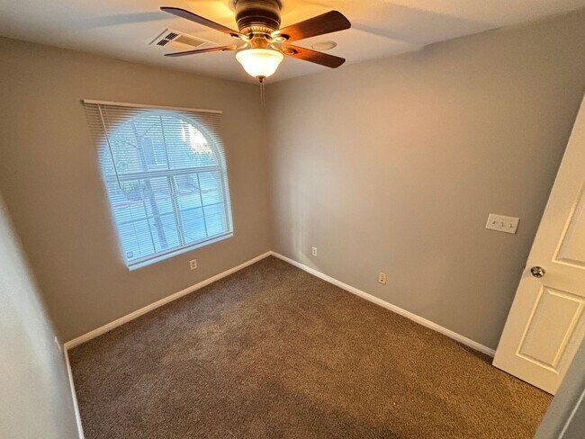 Building Photo - Beautiful Trilevel 3 Bed/3bath/2 car home located in Northwest Las Vegas --Enjoy Rent-Free Holidays!