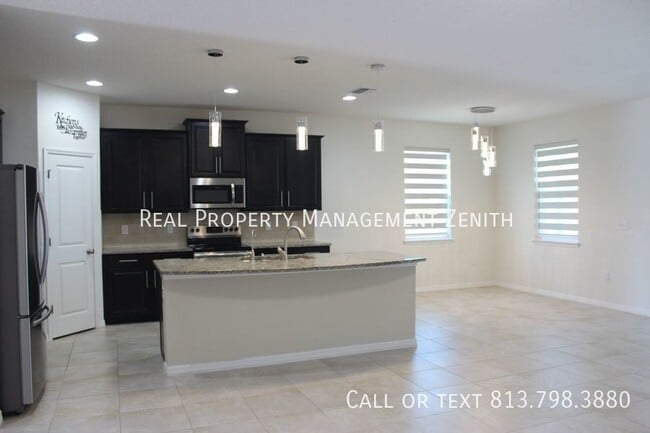 Building Photo - 33163 Sand Creek Dr