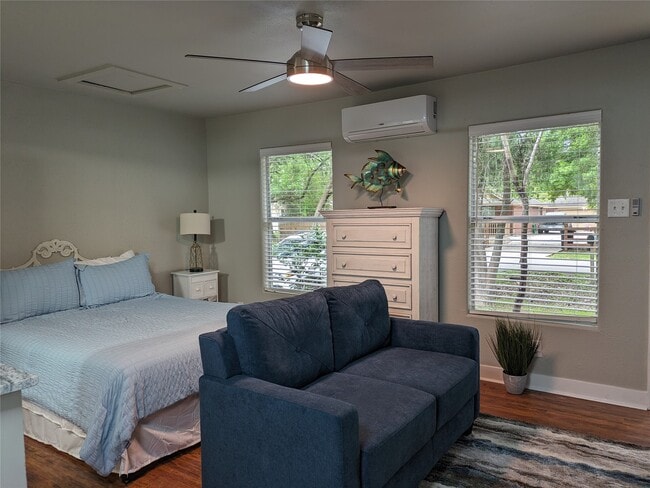 Building Photo - 418 Waco Ave