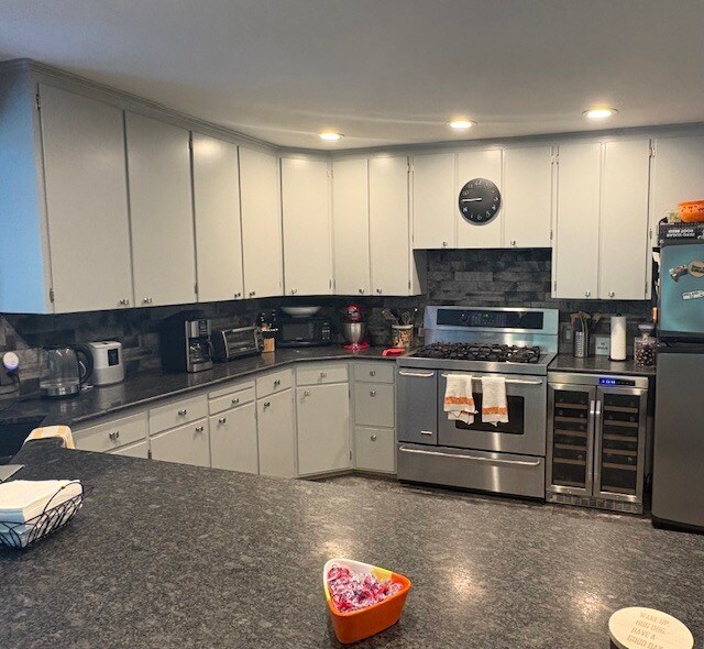 Kitchen - 200 Blackstone Ave