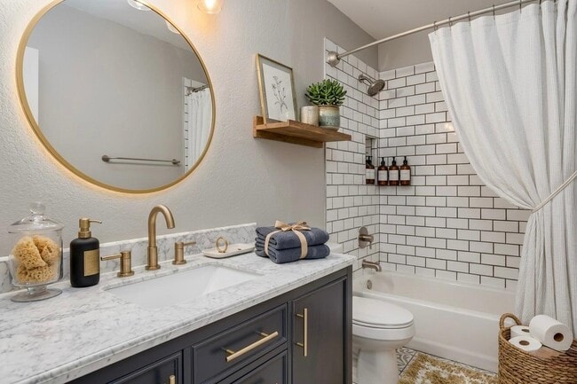 Building Photo - 13256 W Wilshire Dr