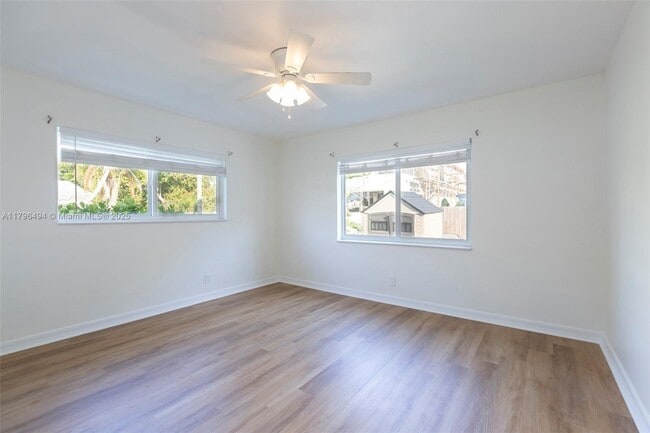 Building Photo - 3441 Oak Ave