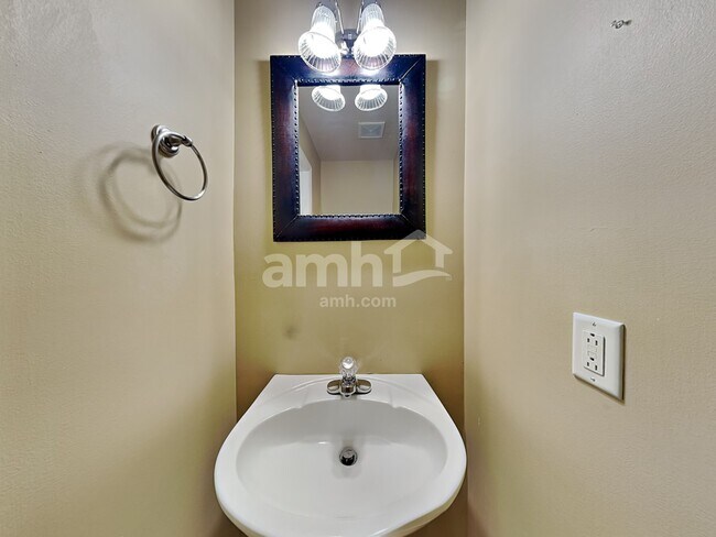 Building Photo - 6544 Broken Bow Dr