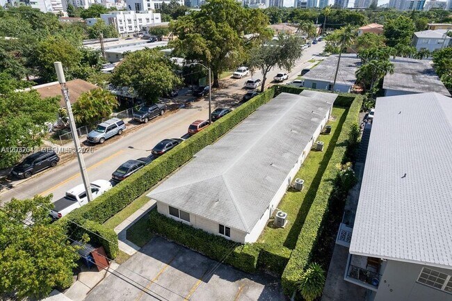 Building Photo - 900 SW 5th Ave