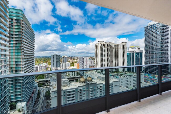 Building Photo - 1000 Brickell Plaza