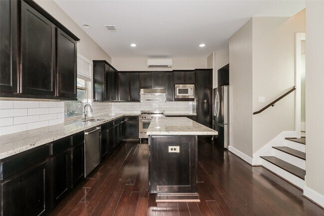 Building Photo - 4403 Eli St