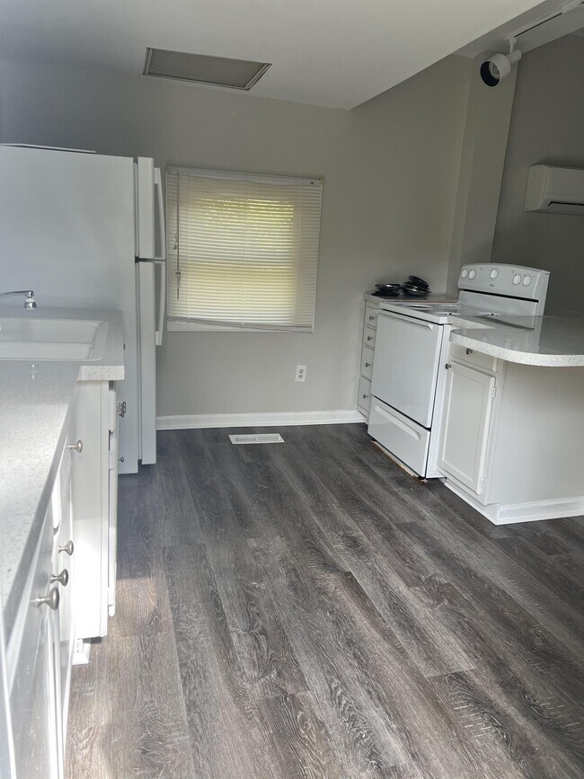 Building Photo - 1104 Rucker St