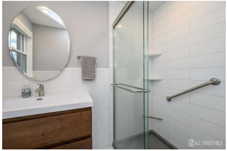 Building Photo - 12 Davison Rd