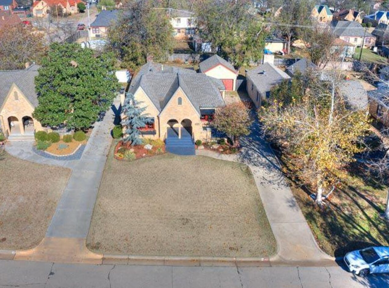 Building Photo - 2137 NW 27th St