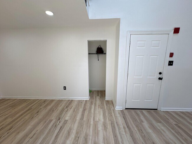 Building Photo - 72304 Delaire Landing Rd