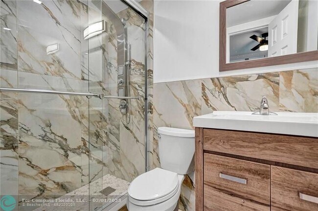 Building Photo - 3051 S Palm Aire Dr