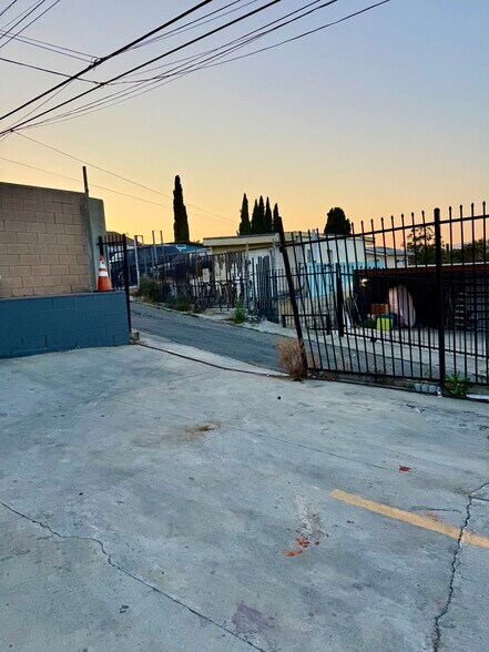 Building Photo - 2681 Pomeroy Ave