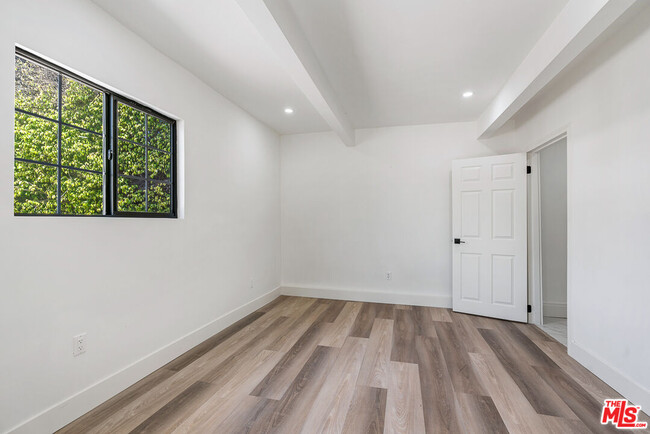 Building Photo - 130 Le Doux Rd