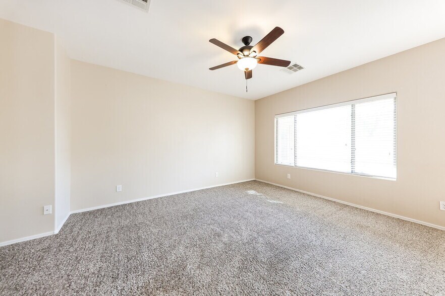 Building Photo - 15629 W MacKenzie Dr