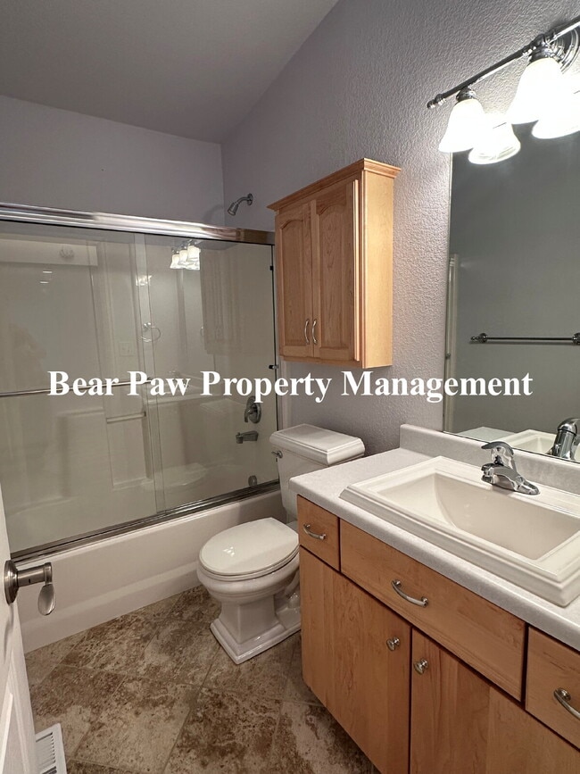 Building Photo - Great Home off Upper Bear Creek!