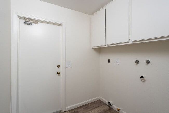 Building Photo - Fantastic 4 Bedroom home in La Costa!