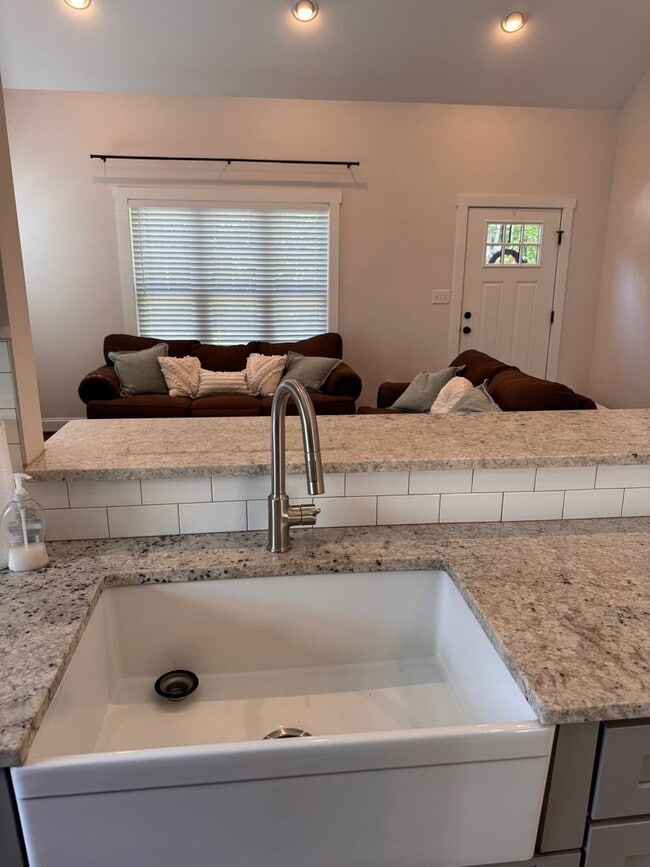 Building Photo - 3 Bedroom || 2 Bathroom Home in Forest