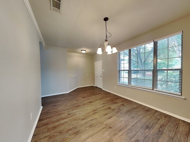Building Photo - 12509 Patnoe Dr