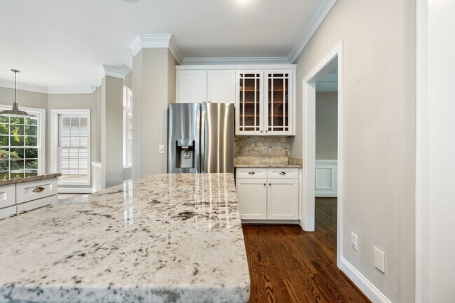 Building Photo - 30135 Porter Dr