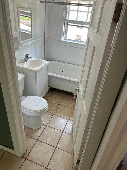 bathroom - 30 Wall St