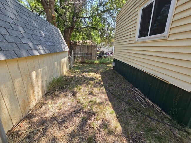 Building Photo - 825 E Ottley Ave