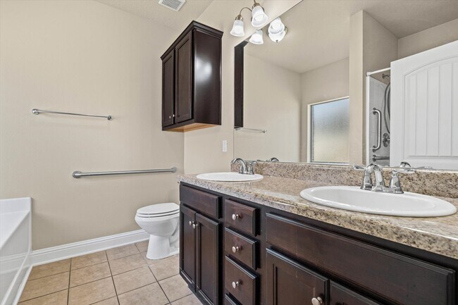 Building Photo - 10421 Fionn Loop