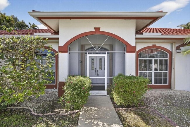 Building Photo - 1940 S Club Dr