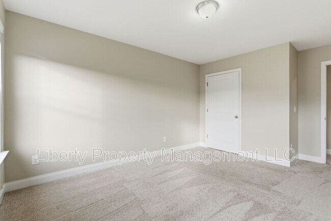 Building Photo - 588 Angel Oak Dr