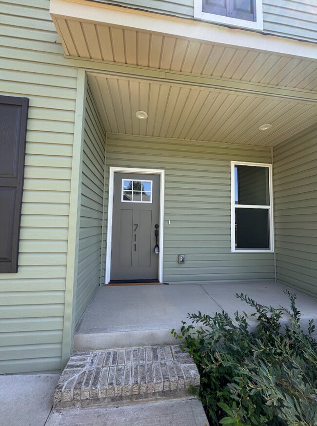 Building Photo - 711 Rockcliff St